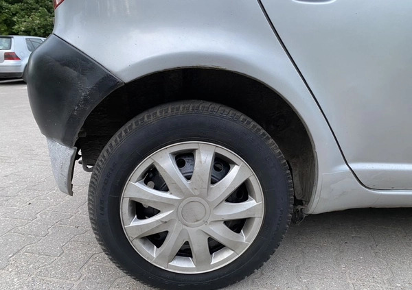 Toyota Yaris cena 3999 przebieg: 352967, rok produkcji 2000 z Poznań małe 352